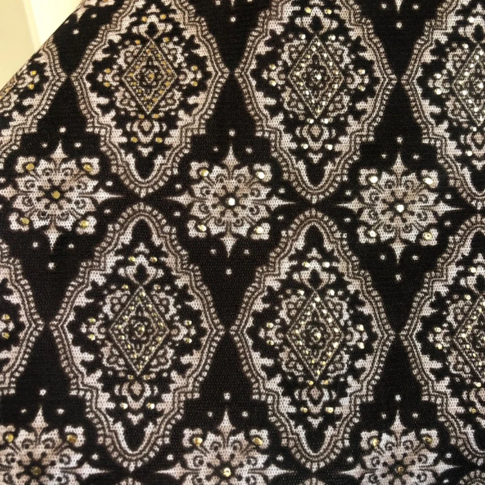 Le Chateau 2 piece - Picture 3 of 4